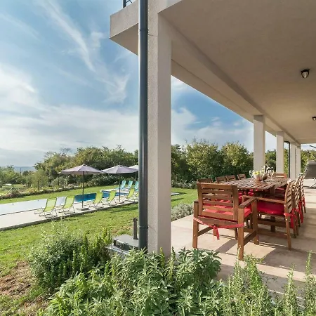 Luxurious In Smoljanci With Pool Villa *