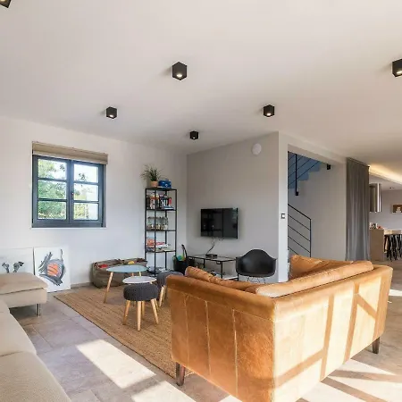 Luxurious In Smoljanci With Pool