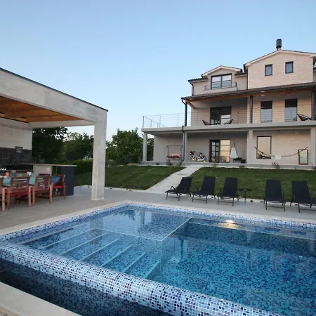 Luxurious In Smoljanci With Pool Villa