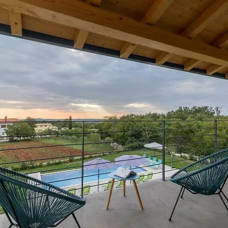 Luxurious In Smoljanci With Pool * Светвинченат