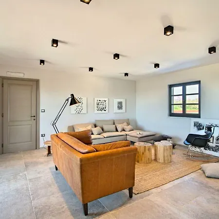 Luxurious In Smoljanci With Pool Светвинченат