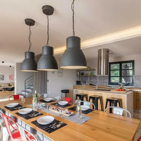 Вилла Luxurious In Smoljanci With Pool Светвинченат