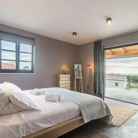 Вилла Luxurious In Smoljanci With Pool Светвинченат